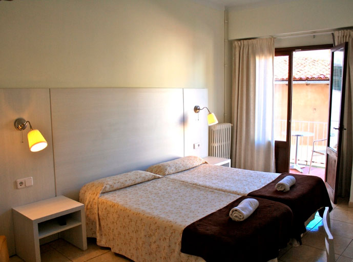 Ausstattung Zimmer für drei Personen hotel miramar puerto de soller