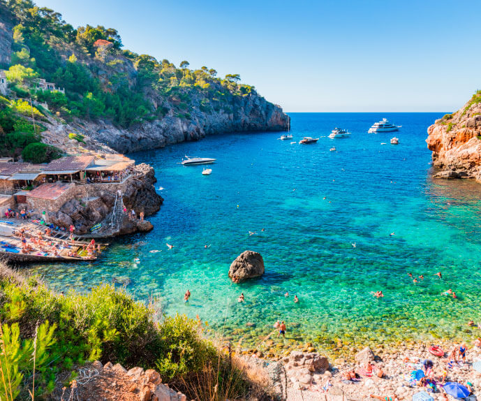 descubre cala deia en mallorca